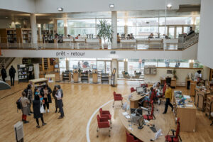 Photographie de l'accueil de la bibliothèque universitaire de Paris 8.