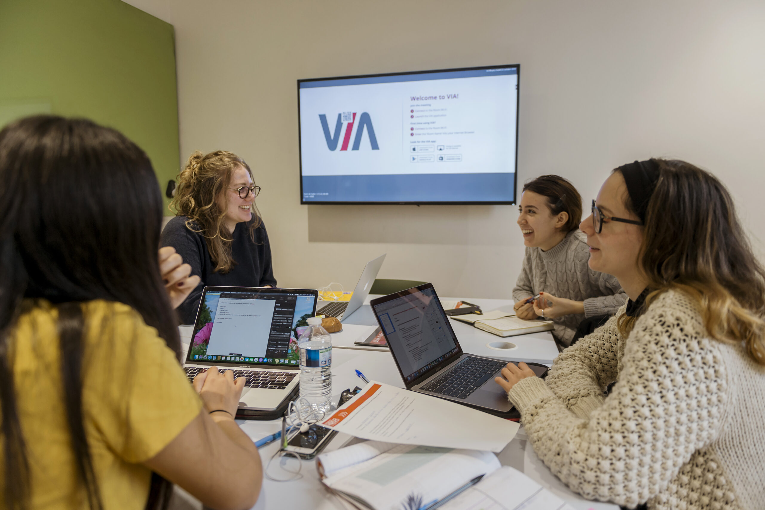 Salle de travail en groupe de la bibliothèque