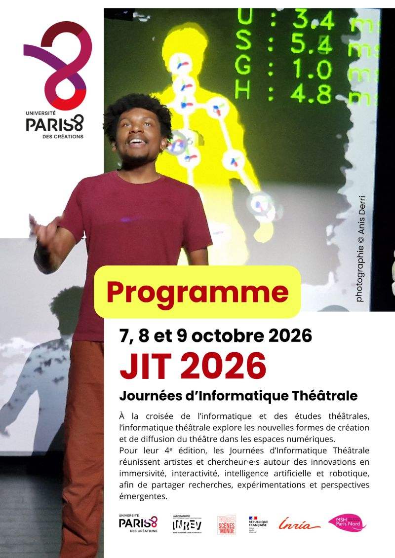 Affiche-programme pour les journées informatique théâtrale. Un homme debout avec un robot et une projection derrière lui.